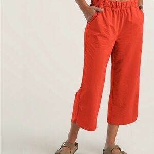 Title Nine Slaycation Wide Leg Cropped Pants in women’s size XL.